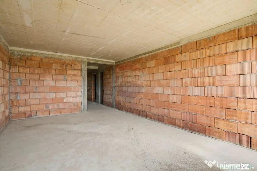 Casă cu 5 camere cu Teren 300 Mp în Fântânele