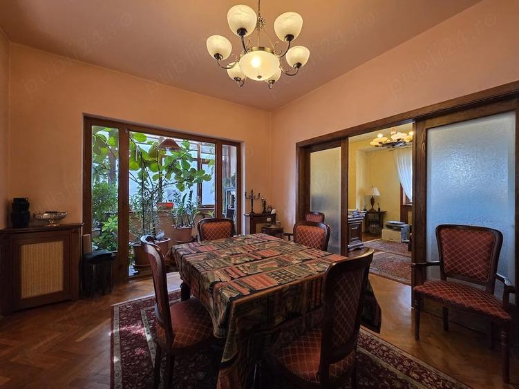 Apartament cu 6 camere decomandat în Ferdinand