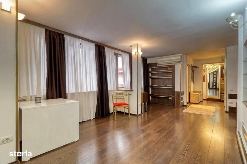 Apartament cu 4 camere decomandat în Victoriei