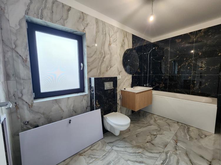 Duplex cu 4 camere cu Canalizare în Lunca Cetățuii