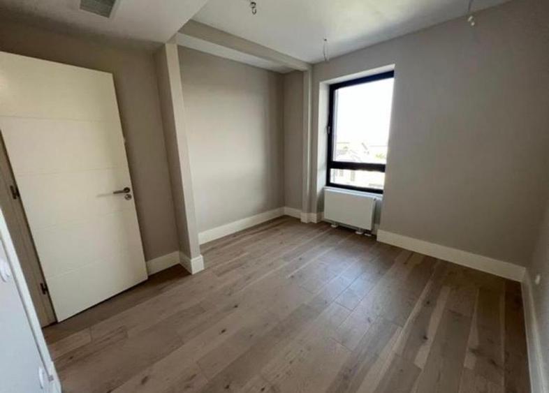 Apartament cu 4 camere semidecomandat, mobilat în Pipera