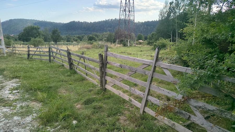 Teren de 725 mp, în Lerești