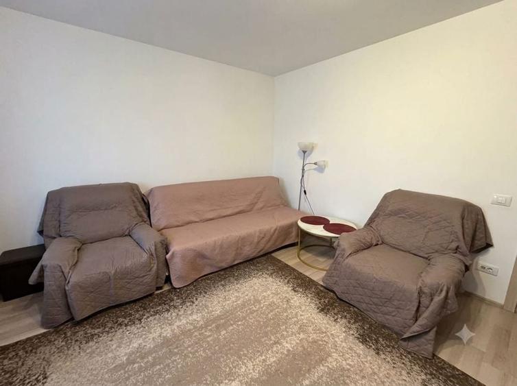 Apartament cu 3 camere semidecomandat în Giulești