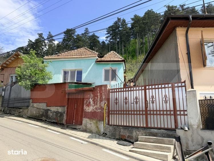 Casă cu 4 camere în Suseni