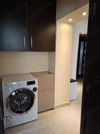 Apartament cu 3 camere decomandat în 1 Decembrie