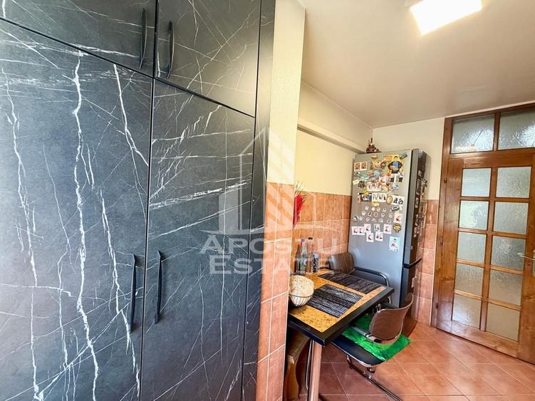 Apartament cu 3 camere decomandat, mobilat în Lipovei