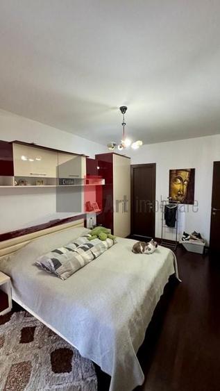 Apartament cu 3 camere decomandat în Tineretului