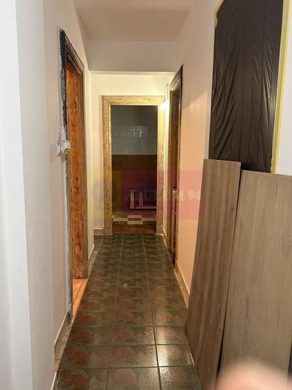 Apartament cu 4 camere semidecomandat în Ferdinand