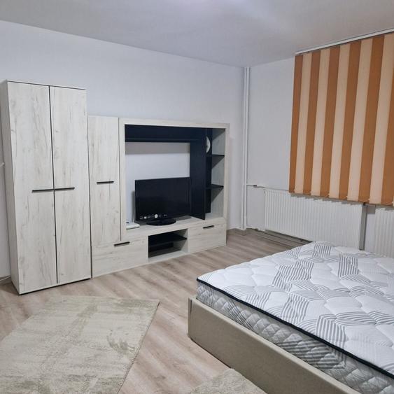 Garsonieră decomandată în 13 Septembrie