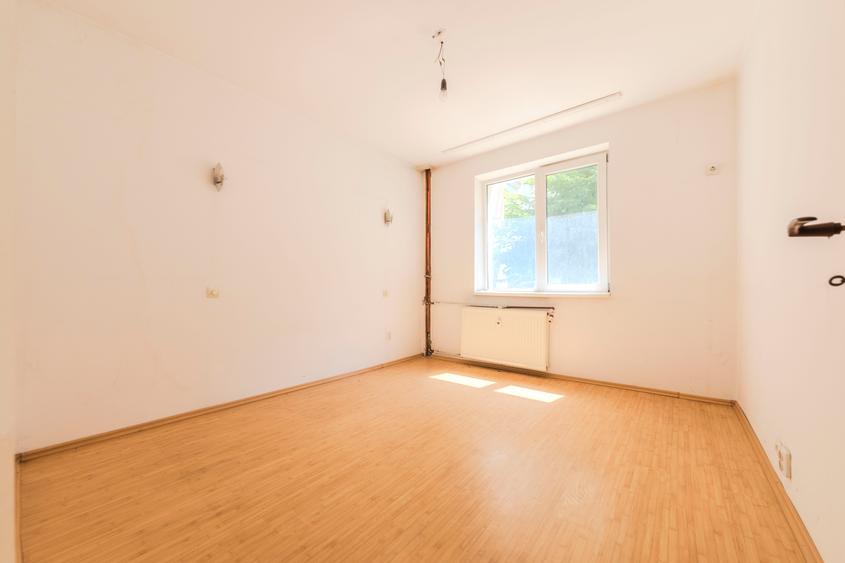 Apartament cu 3 camere decomandat în Mărgeanului