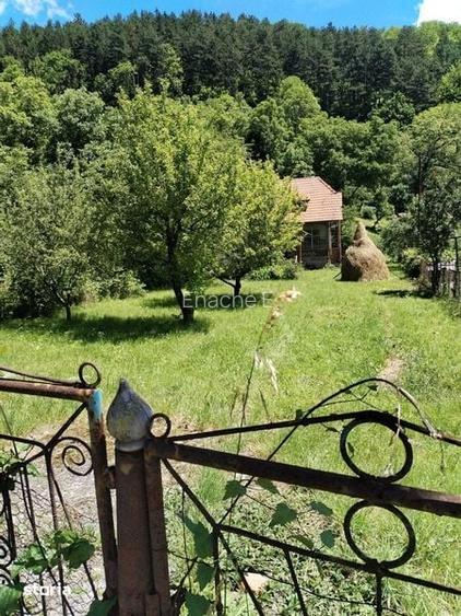 Teren 1100 mp cu casa de vanzare in Posada (Comarnic, jud. Prahova)
