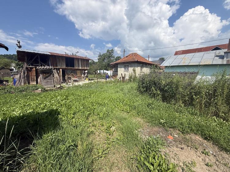 Casă individuală cu 3 camere cu Canalizare în Ocina de Jos