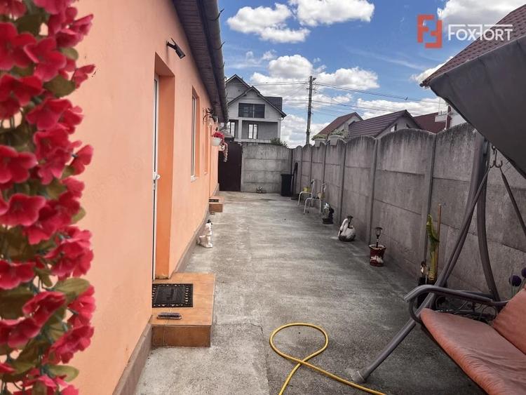 Casă cu 3 camere cu Teren 1094 Mp în Izvin