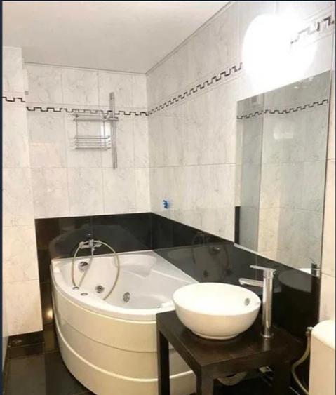 Apartament cu 2 camere decomandat, mobilat în Panduri