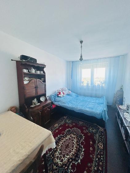 Apartament cu 3 camere decomandat în Mureșel