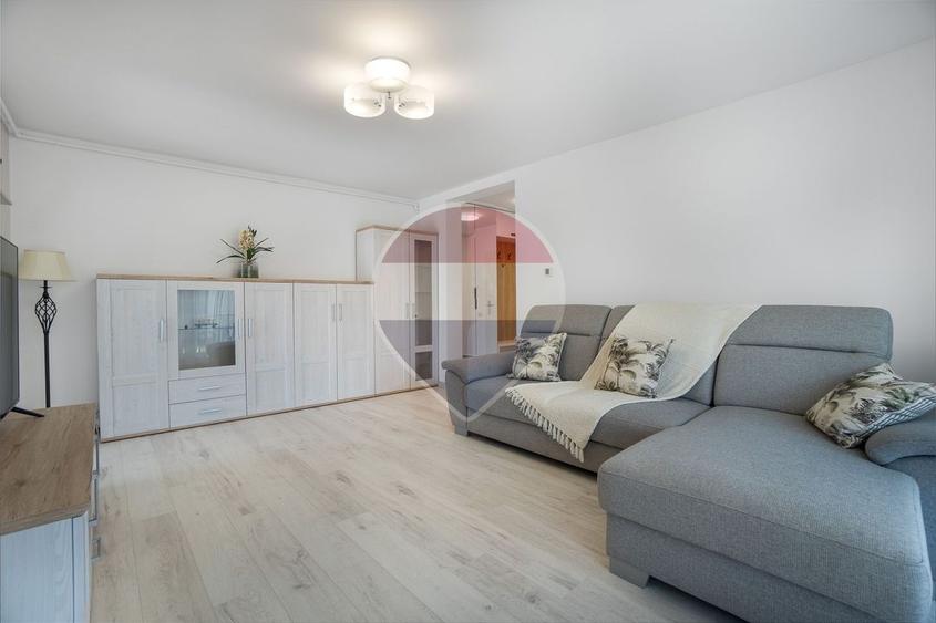 Apartament cu 3 camere decomandat, mobilat în Sânpetru