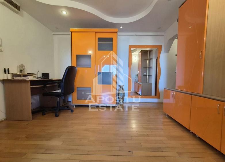 Apartament cu 3 camere decomandat, mobilat în Aurel Vlaicu