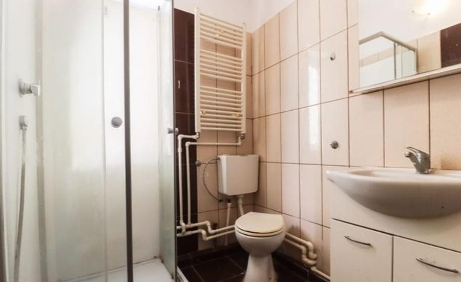 Apartament cu 3 camere semidecomandat în P-ța Muncii