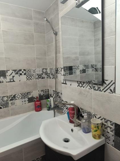 Apartament cu 3 camere semidecomandat, mobilat în Drumul Taberei