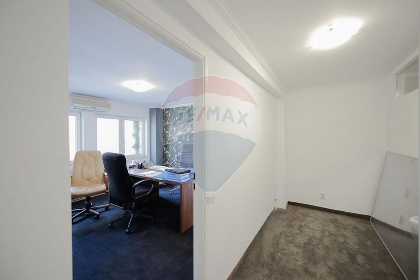 Casă individuală cu 15 camere cu Teren 380 Mp în Decebal