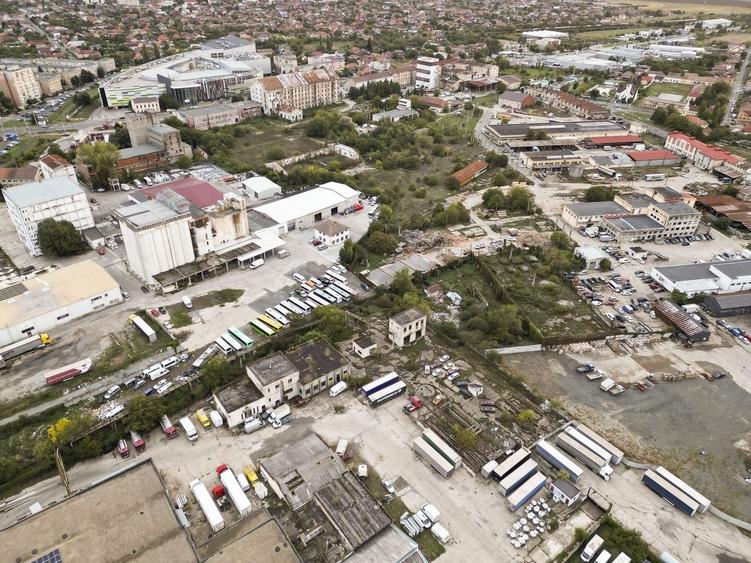 Teren Construcții intravilan de 6820 mp, în Poltur
