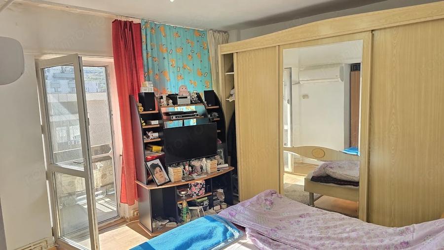 Garsonieră decomandată în Decebal
