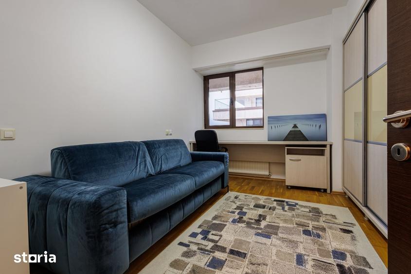 Apartament cu 3 camere, mobilat în Central