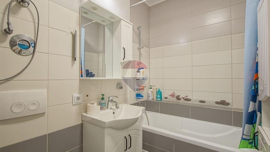 Apartament cu 3 camere decomandat în Tractorul