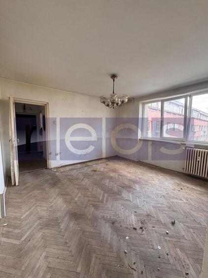 Apartament cu 3 camere semidecomandat în Iancului