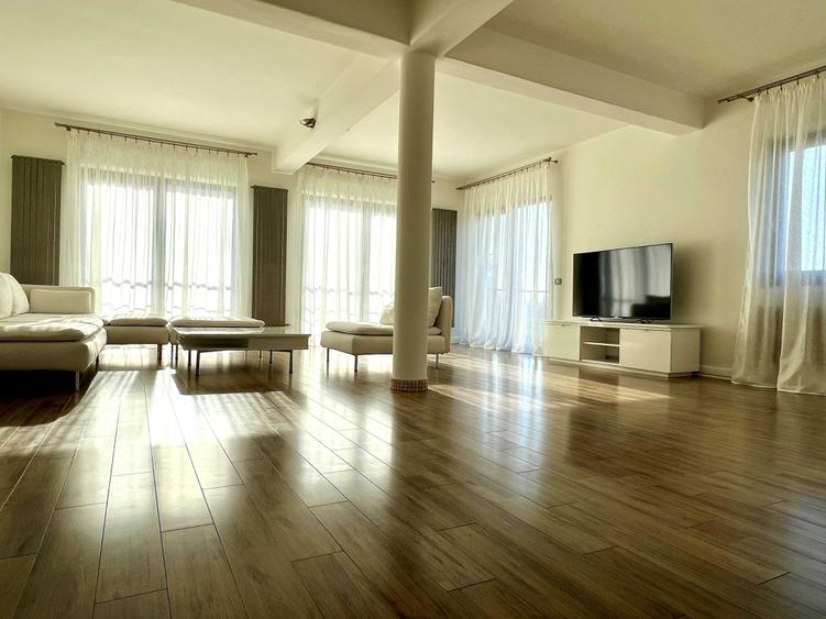 Apartament cu 4 camere decomandat în Exterior Vest