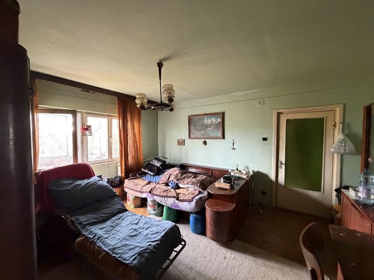 Apartament cu 2 camere semidecomandat în Aradului