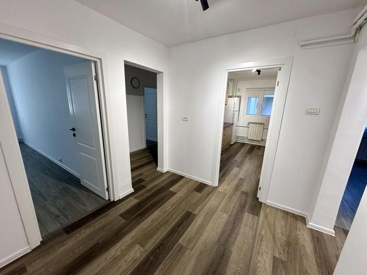 Apartament cu 4 camere decomandat în Apărătorii Patriei