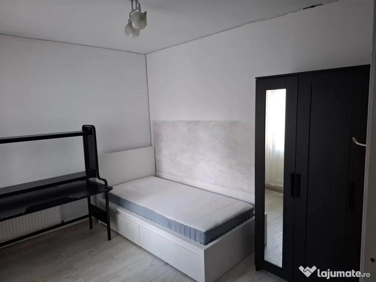 Apartament cu 3 camere semidecomandat în Mărășești