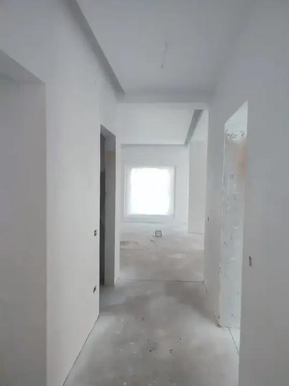 Casă individuală cu 5 camere cu Teren 400 Mp în Tunari