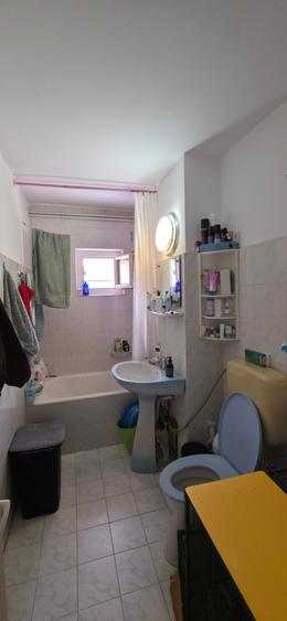 Apartament cu 3 camere decomandat în Lipovei