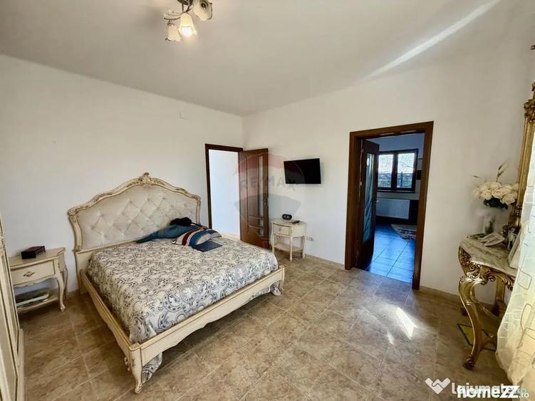 Casă cu 5 camere cu Teren 3400 Mp în Răchitosu