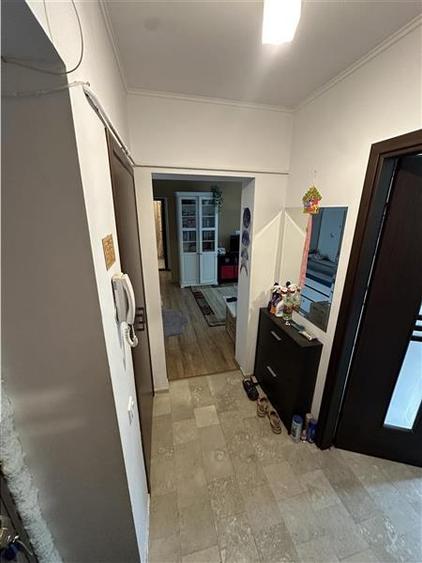 Apartament cu 2 camere semidecomandat în Costin Georgian