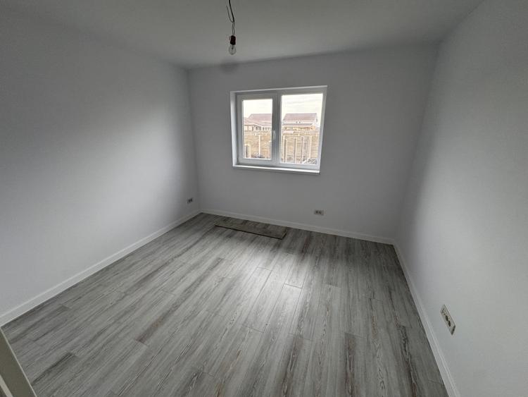 Duplex cu 4 camere cu Canalizare în Moșnița Nouă