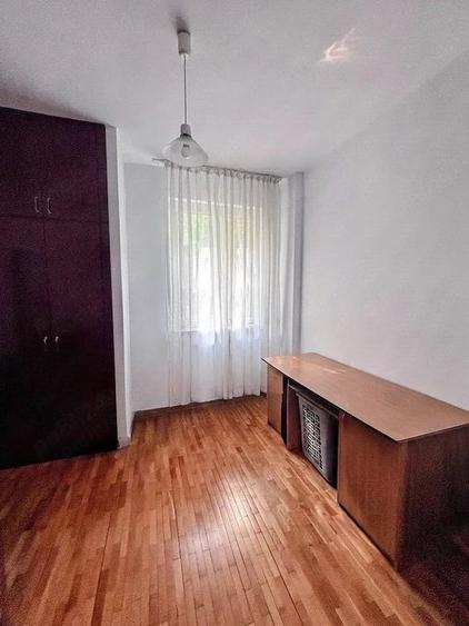 Apartament cu 3 camere decomandat în Jiului