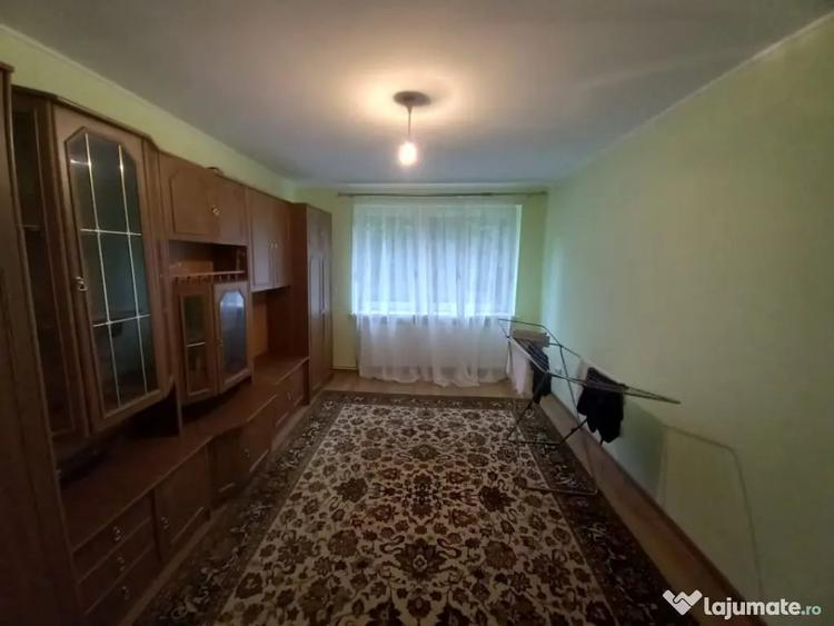 Apartament cu 3 camere decomandat în Săsar