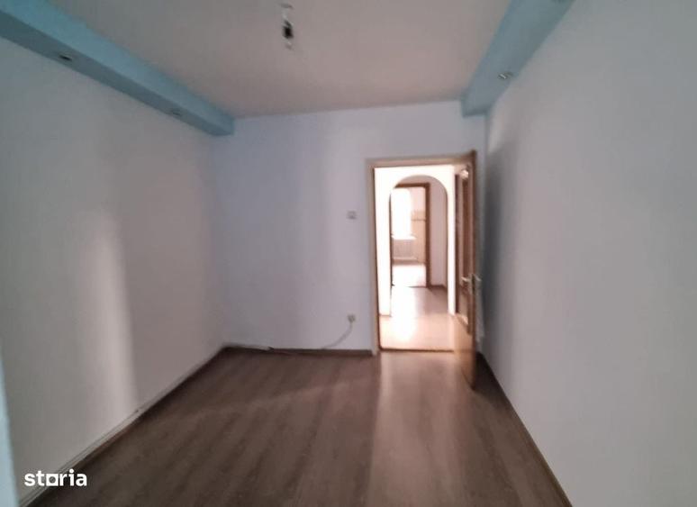 Apartament cu 2 camere decomandat în Nicolina