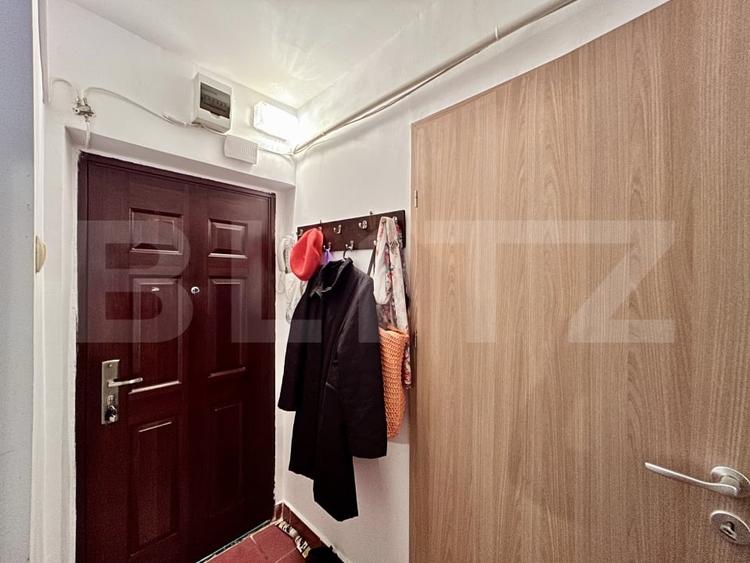 Apartament cu 3 camere semidecomandat, mobilat în Andrei Mureșanu