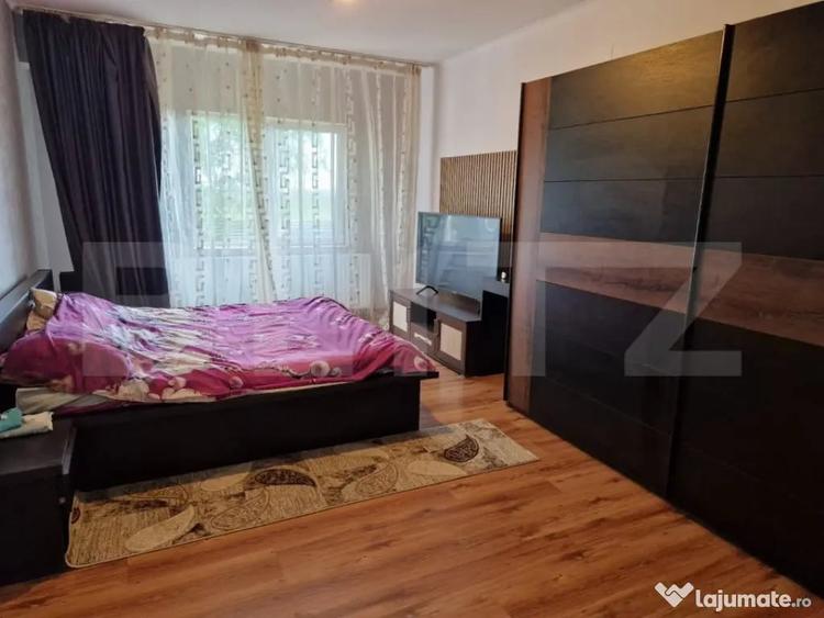 Casă cu 6 camere cu Teren 941 Mp în Sânmartin