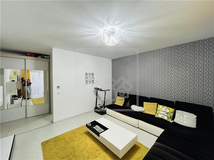 Apartament cu 2 camere decomandat în Exterior Sud