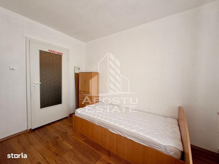Apartament cu 3 camere, mobilat în Complex Studențesc