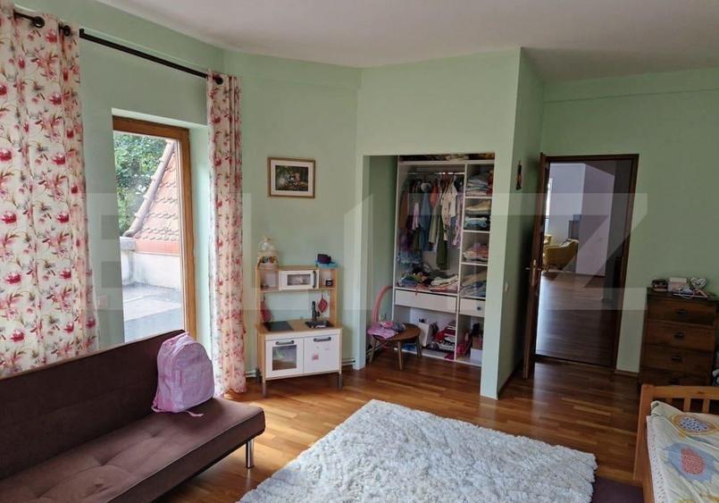 Casă individuală cu 5 camere cu Garaj în Central