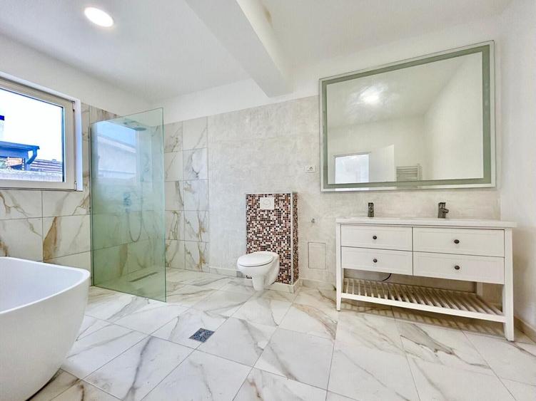 Apartament cu 4 camere decomandat în Herăstrău