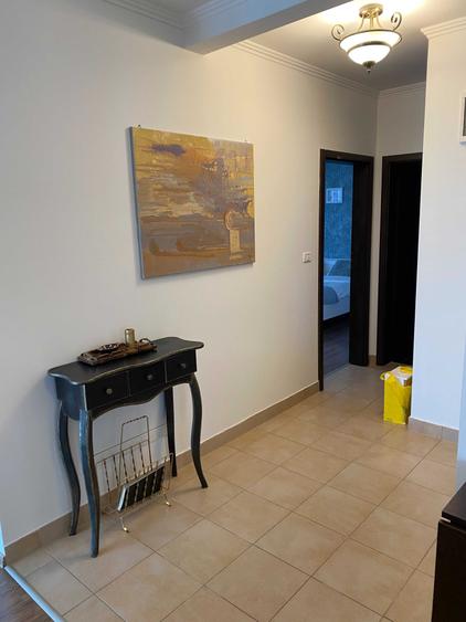 Apartament cu 3 camere decomandat în Exterior Vest