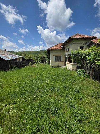 Casă cu 3 camere cu Teren 3064 Mp în Cârstieni
