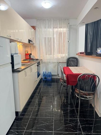 Apartament semidecomandat în Baba Novac